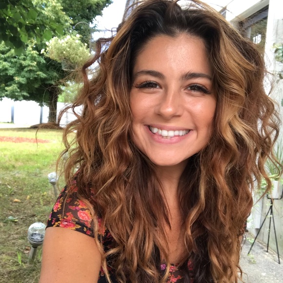 Meet your Posher, Caryann - Picture 2 of 2